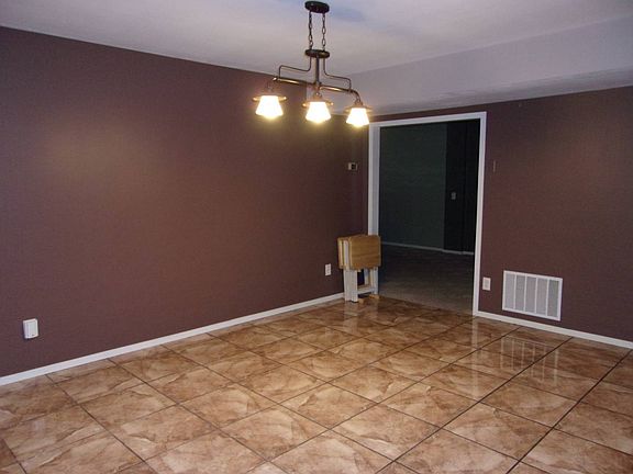 4th image of 15900 92nd St