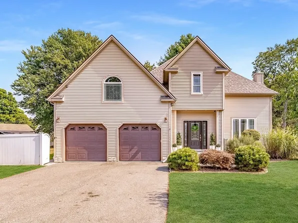 4 Coronet Rd, Holyoke, MA 01040