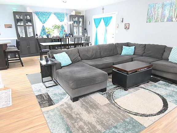 5th image of 331 Parkwood Pl