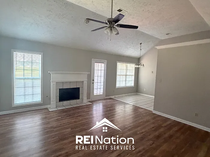 3 bed, 2.0 bath, 1536 sqft, $1,745 — Photo 2