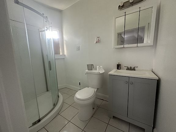 3rd image of 509 Yates St