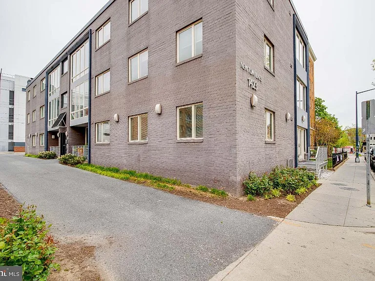 1423 Newton St NW — Photo 12