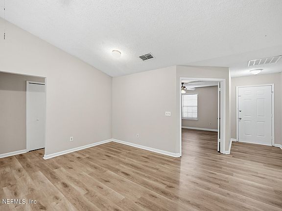 5th image of 187 ANNANDALE Drive E