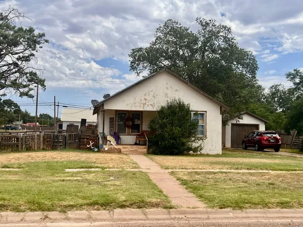 1828 S 1st St, Tahoka, TX 79373