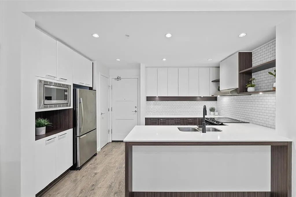 2 bed, 919 sqft, $3,000 — Photo 1