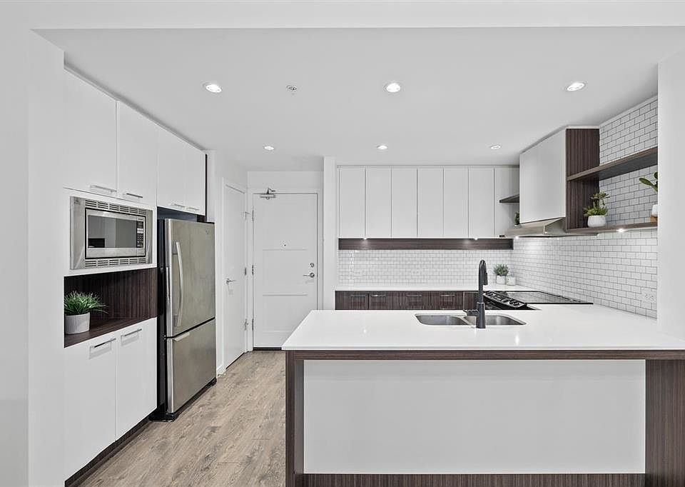 1st image of 553 Foster Ave