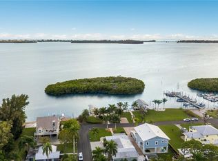 10327 Bayview Dr, Bradenton, FL 34210