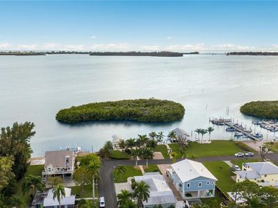 10327 Bayview Dr, Bradenton, FL, 34210