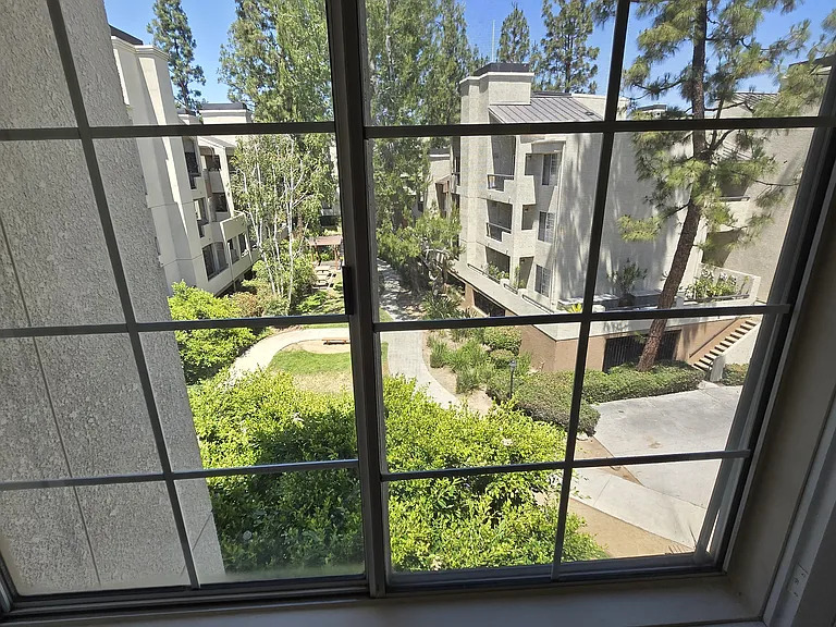 5520 Owensmouth Ave #313 — Photo 20