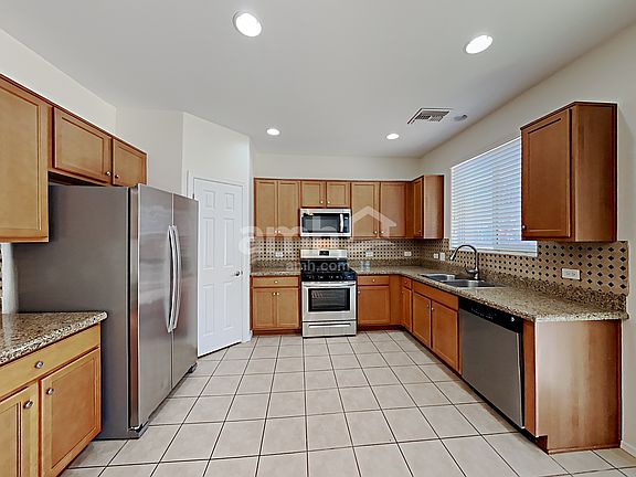 3rd image of 677 W Calle Capotasto