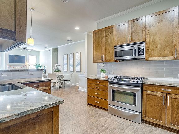 5th image of 2800 Sandage Ave #301