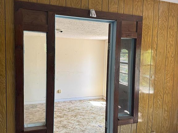 4th image of 66 E Avenue G