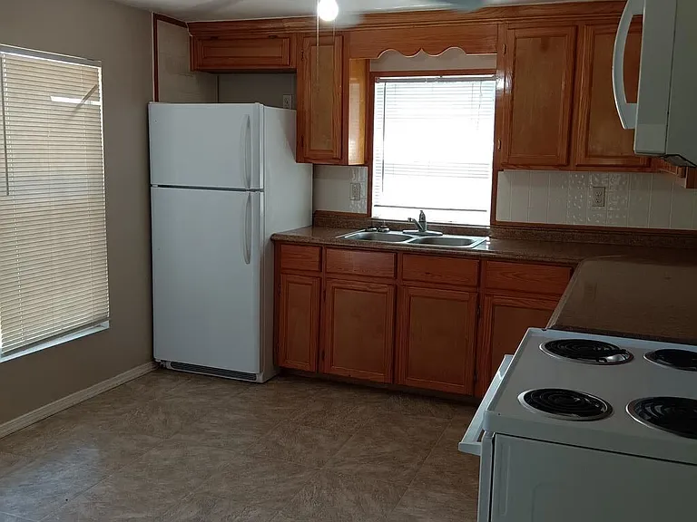 302 Madeley Ave — Photo 5