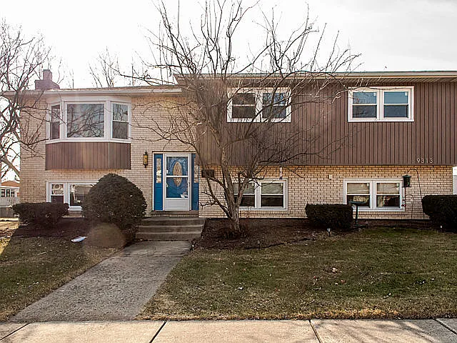 9313 Fairway Dr photo 1