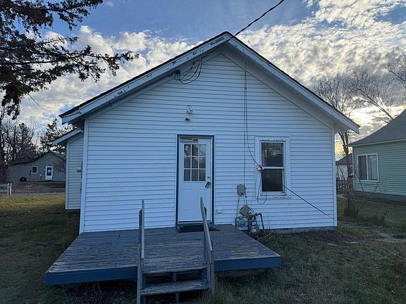 4th image of 813 4th St SE