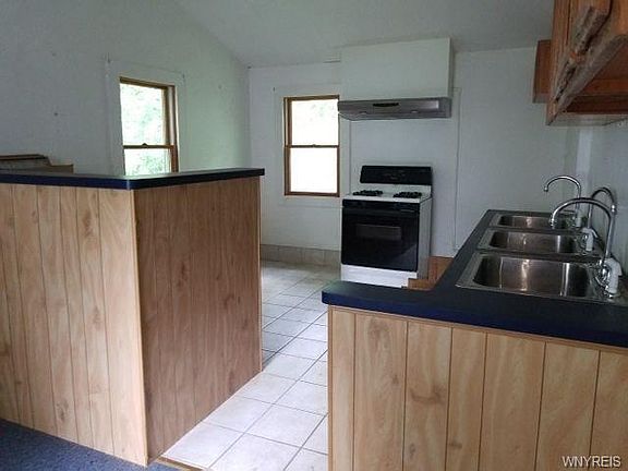 5th image of 74 Crescent Ave
