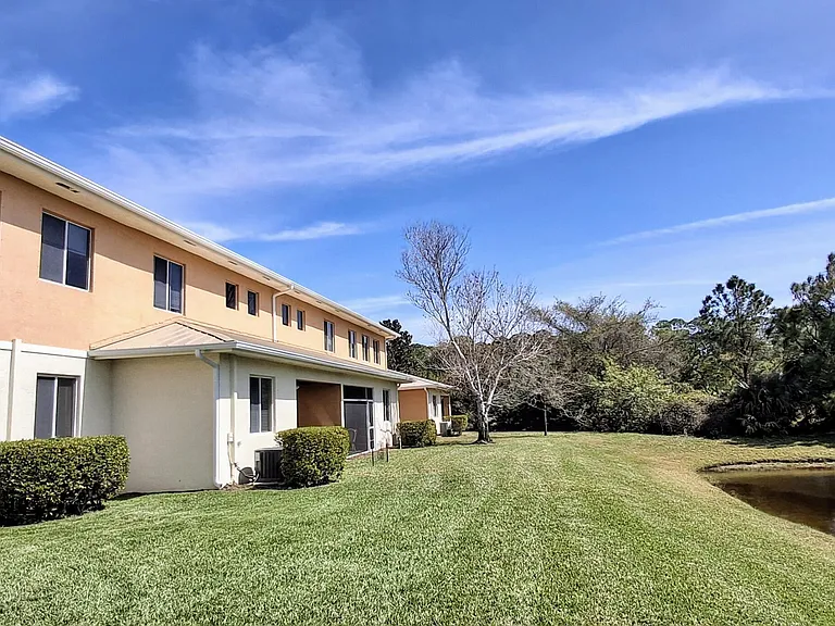 2584 Stockbridge Sq SW — Photo 38