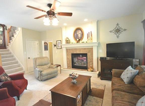 3rd image of 1006 NW Burr Oak Ln