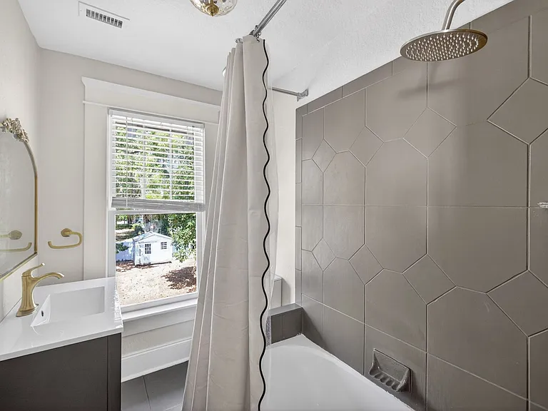 2904 N Jefferson St — Photo 33