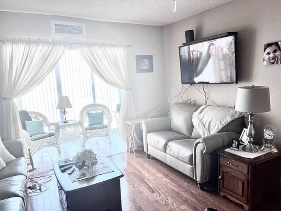 3rd image of 2731 NE 14th Street Causeway #904A