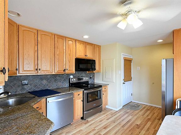 4th image of 215 Division Ave