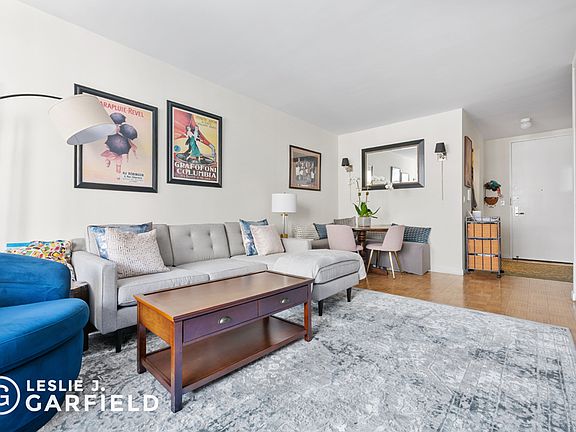 4th image of 201 W 72nd St APT 11F