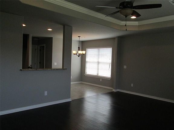 5th image of 806 E Asher Dr