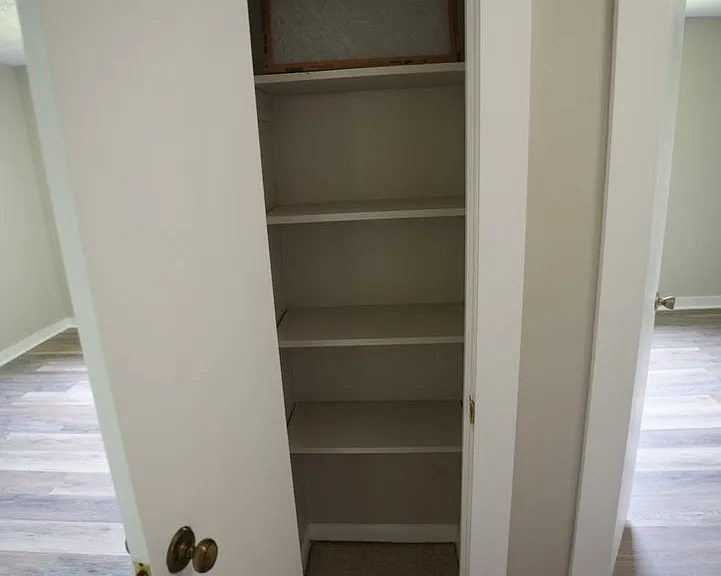 922 Henry Ct SW — Photo 17