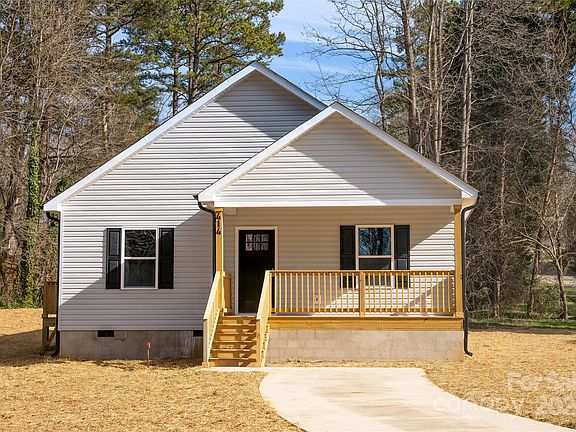 3rd image of 414 Pinecroft Ln