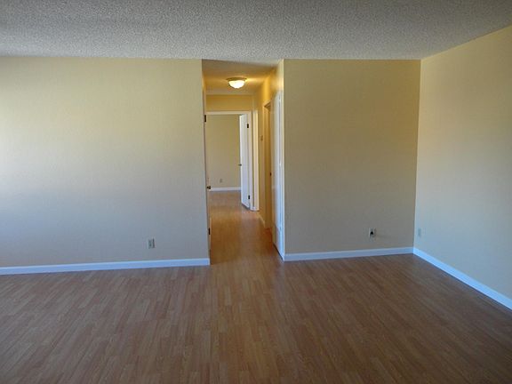 4th image of 414 Colony Cove Dr