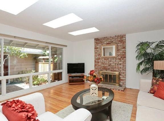 3rd image of 954 Primrose Ave
