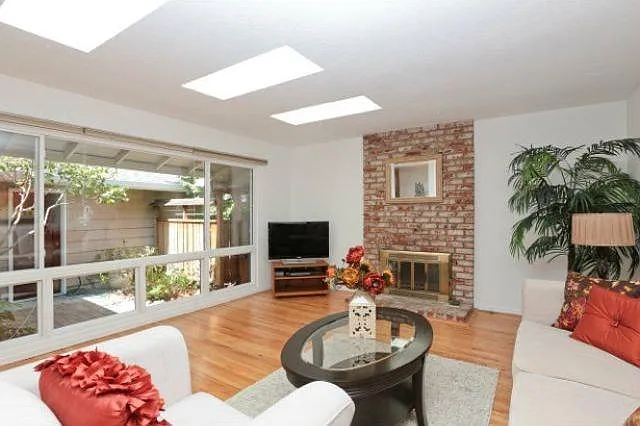954 Primrose Ave — Photo 3