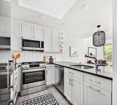 Sold by Compass | media 5