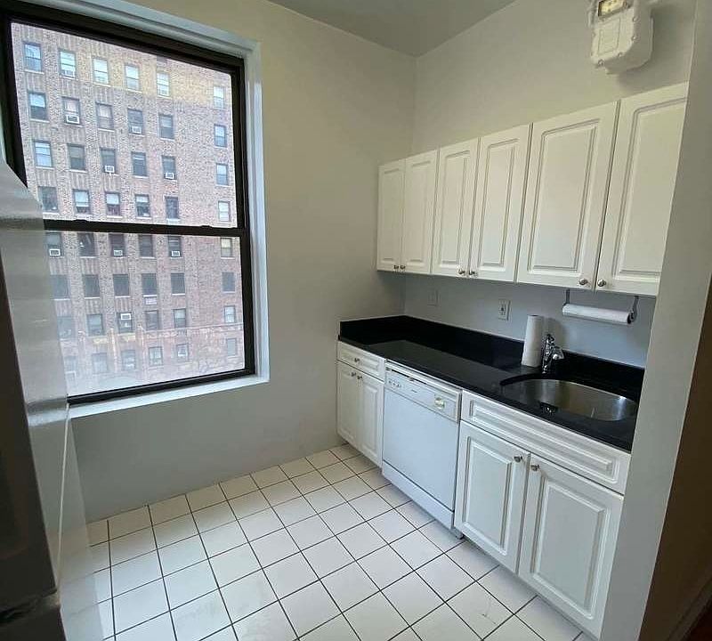 1st image of 401 W End Ave Floor 4