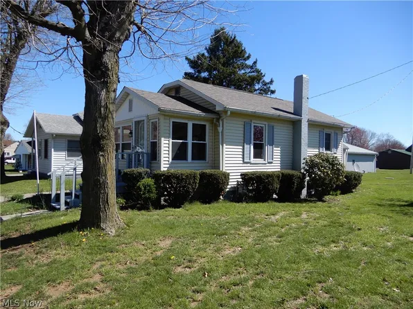 112 Broad St, Coshocton, OH 43812