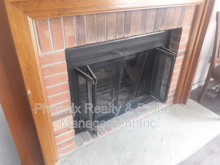 919 Clover Cir — Photo 6