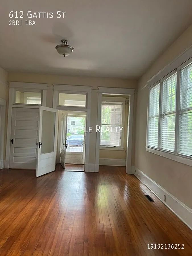 612 Gattis St - Gorgeous 2 Bedroom Craftsman house: Burch Avenue Neighborhood! — Photo 2