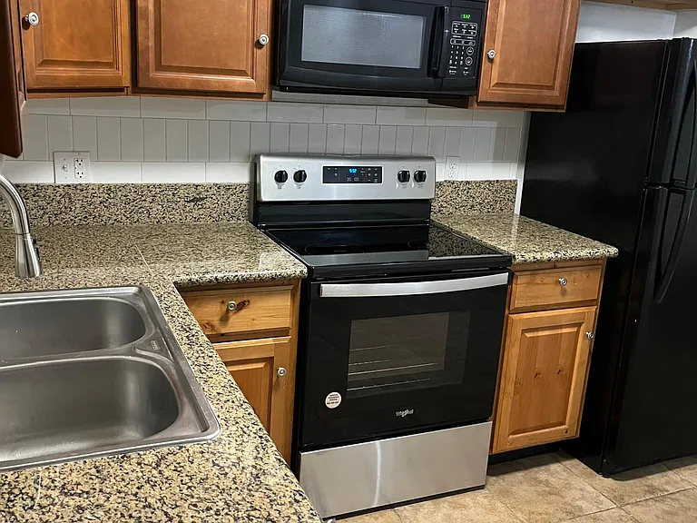 219 E Southgate Ave — Photo 3