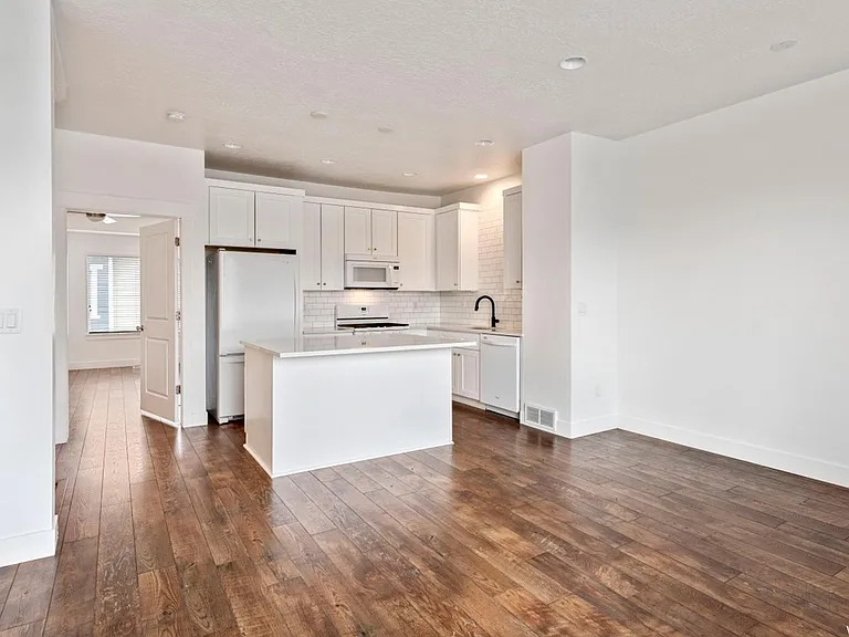 1752 W Pirgos Ln — Photo 7