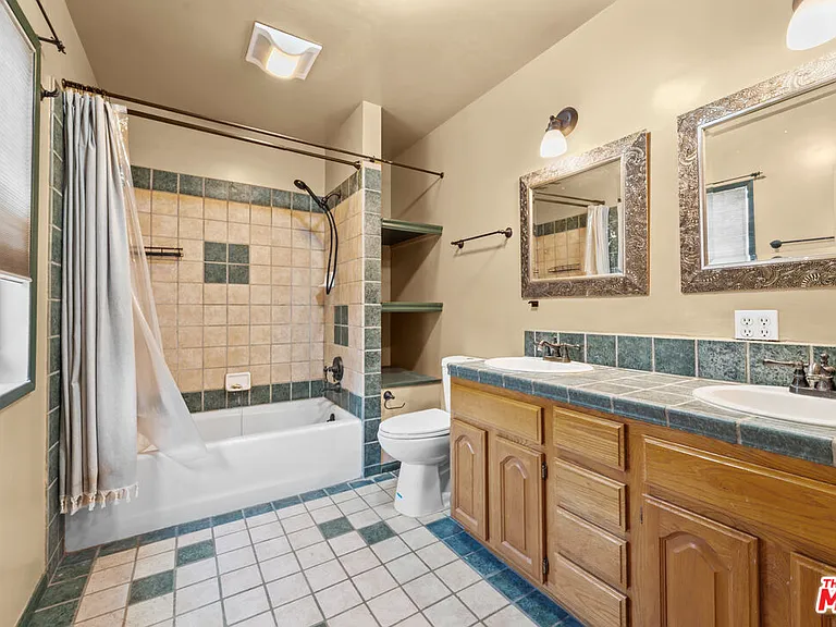 6057 Morella Ave — Photo 18
