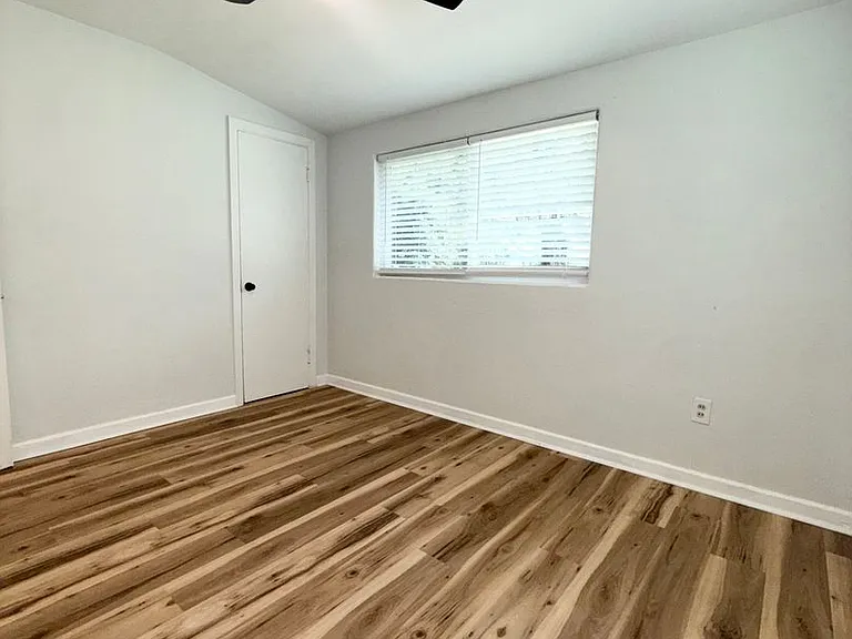 1016 Alba Dr — Photo 12