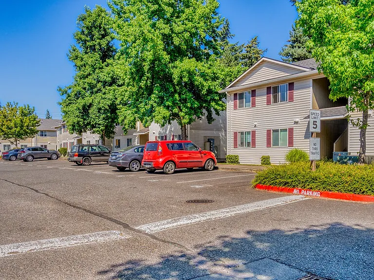 Windsor Manor Apartments — Photo 19