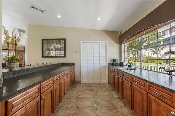 4th image of 269 Vintage Bay Dr Unit 28