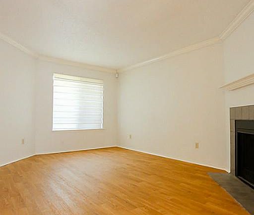 3rd image of 3830 Landmark Dr