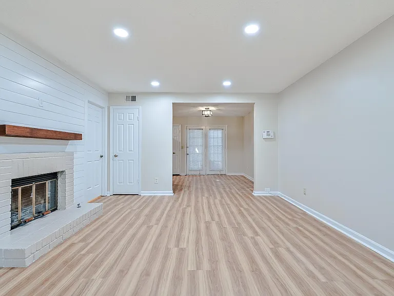 1036 Old Holcomb Bridge Rd — Photo 3