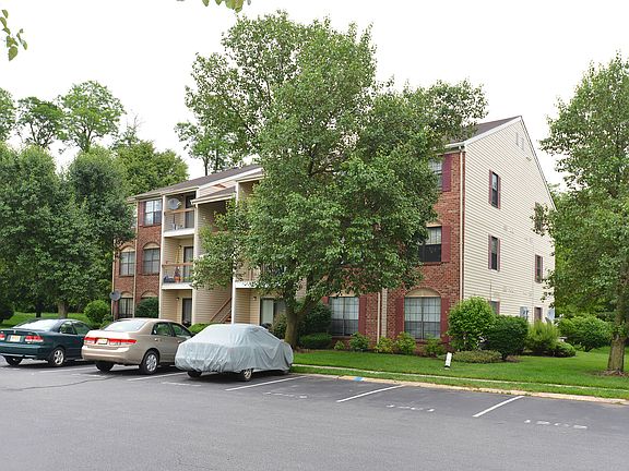 3rd image of 328 Bromley Pl