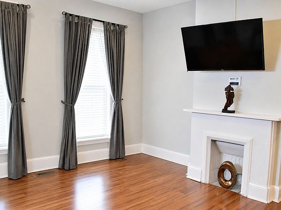 4th image of 1876 W 45th St #1