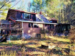 9 Tadpole Ln, Surry, ME 04684