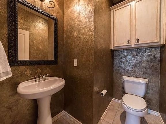 5th image of 7815 Windchase Dr