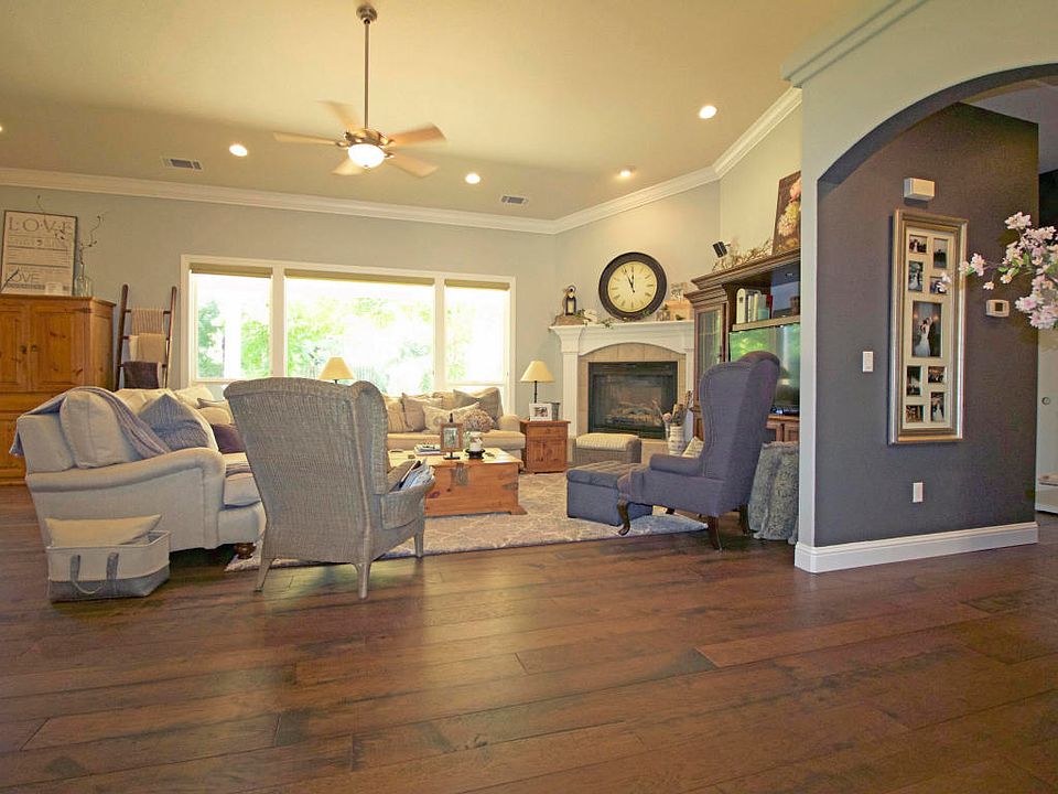 1st image of 512 Antoinette Ct